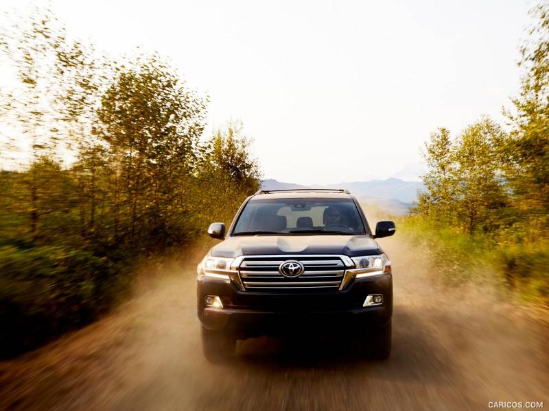Comparison - Toyota Highlander Limited 2016 - vs - Toyota Land Cruiser ...